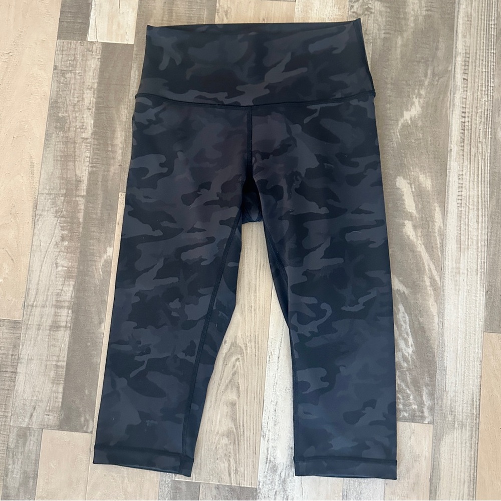 Women’s Lululemon Wunder Under Black Leggings 7/8 Tight Camo Print 6